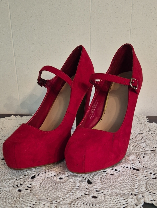 Mossimo Supply Co. Shoes - 💐Mossimo Cherry Red Faux Suede Mary Jane Platform Pumps Sz 9